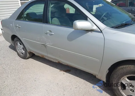 2002 Toyota Camry Le V6 z USA, uszkodzony, nr VIN 4T1BF32K92U535522